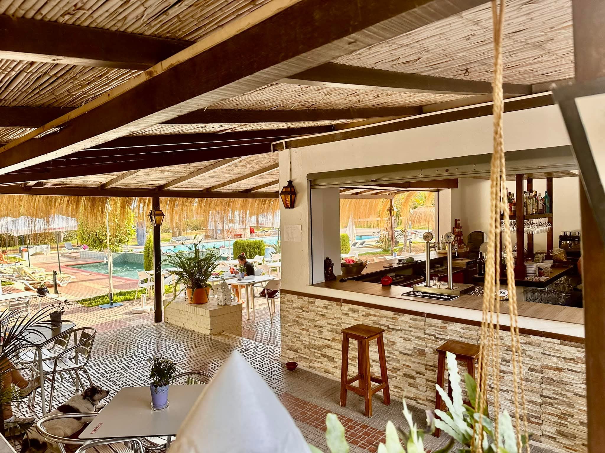 restaurante piscina las palomas